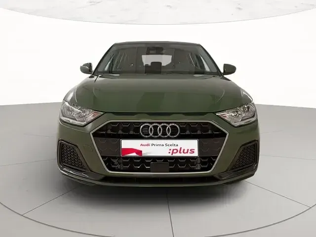 Usata Audi A1 Sportback Business 116 CV (85 kW) 2025 Verde distretto metallizzato Utilitaria