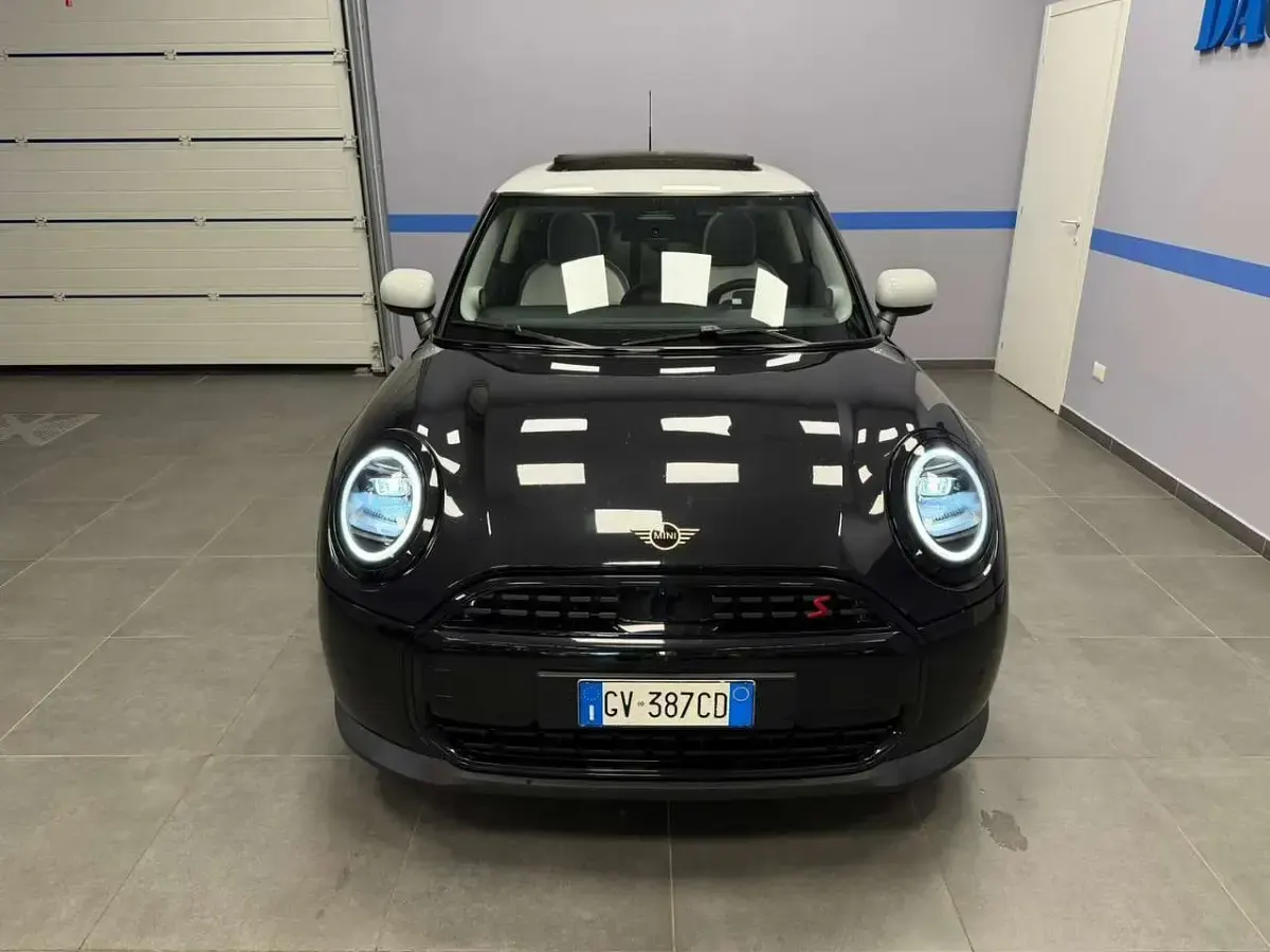 Usata Mini Cooper Classic 204 CV (150 kW) 2024 Midnight black ii Utilitaria