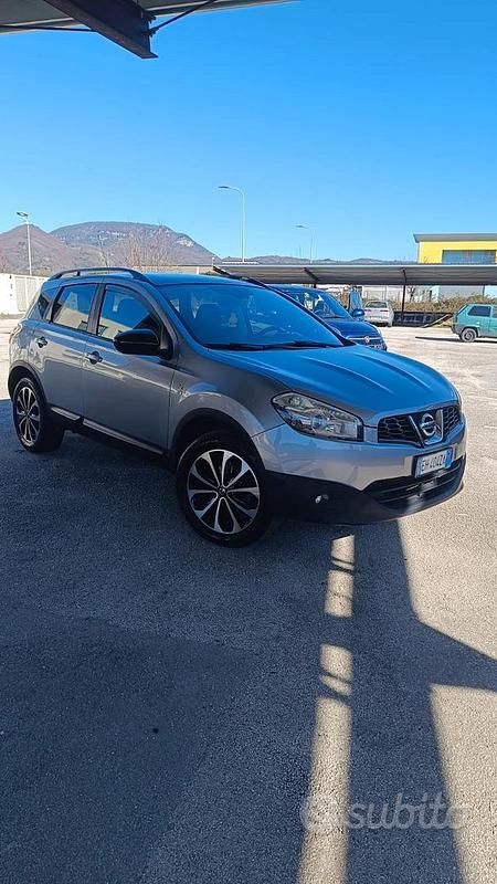Usata Nissan Qashqai N-TEC 110 CV (80 kW) 2011 Grigio SUV