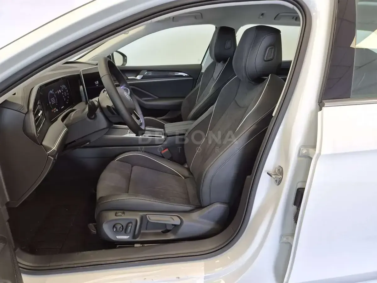Nuova VW Passat Business 204 CV (150 kW) 2026 Pure white Station wagon