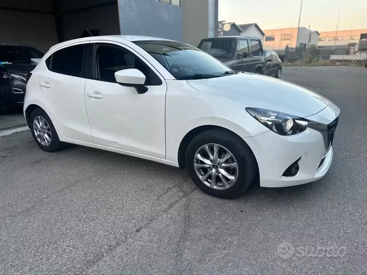 Usata Mazda 2 105 CV (77 kW) 2017 Bianco Berlina