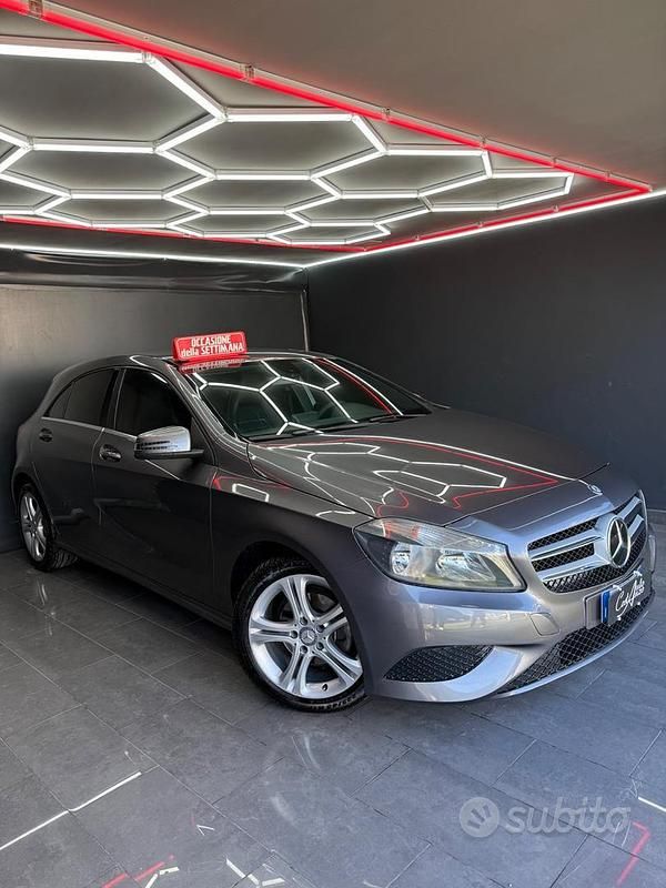 Usata Mercedes A180 109 CV (80 kW) 2014 Grigio Berlina
