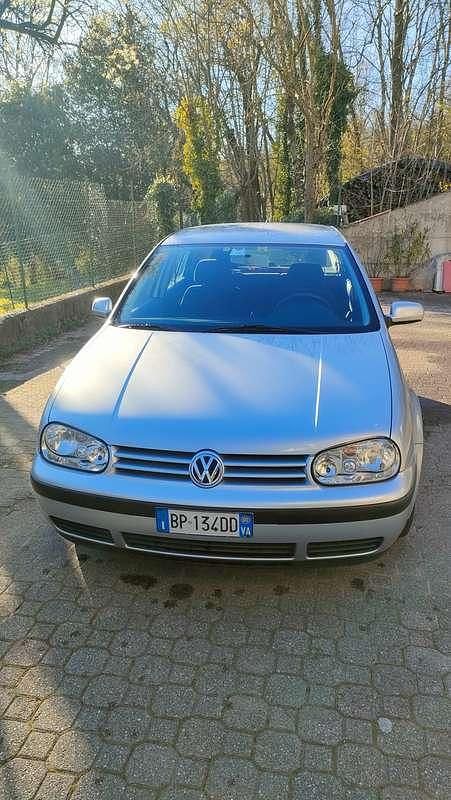 Usata VW Golf IV Comfortline 105 CV (77 kW) 2000 Argento Berlina