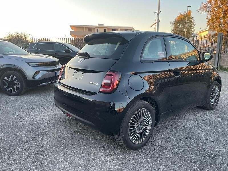 Nuova Fiat 500 Icon 65 CV (47 kW) 2026 Nero Berlina