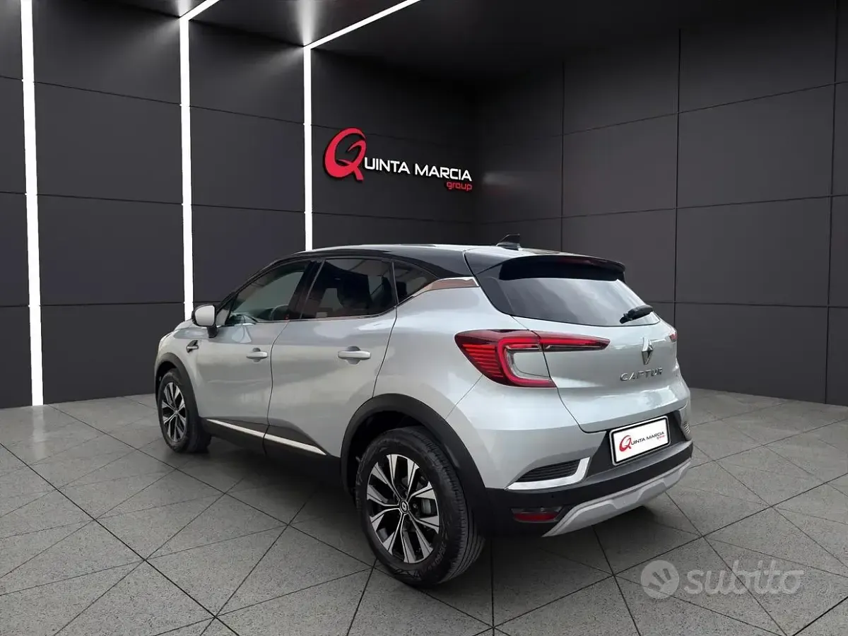 Usata Renault Captur Techno 101 CV (74 kW) 2024 Grigio SUV