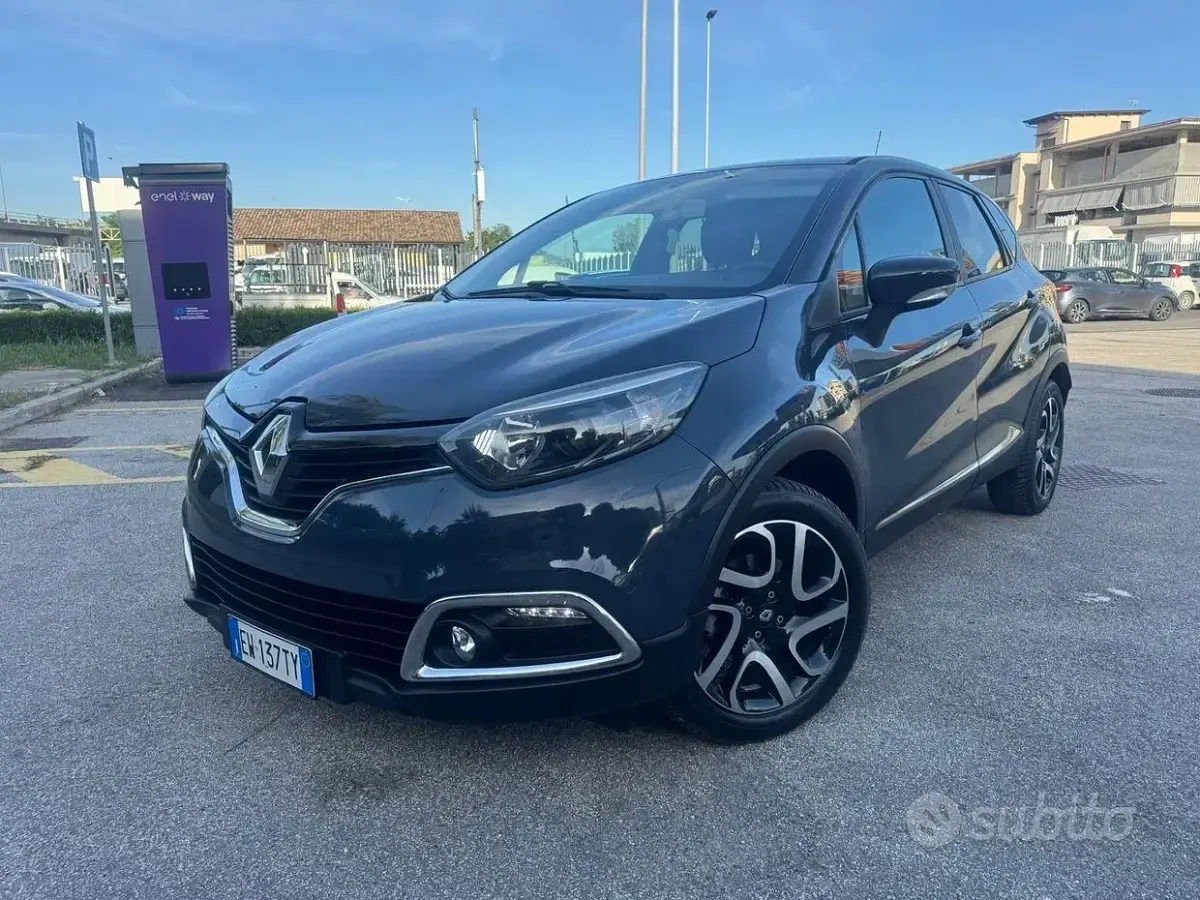 Usata Renault Captur 90 CV (66 kW) 2014 Grigio SUV