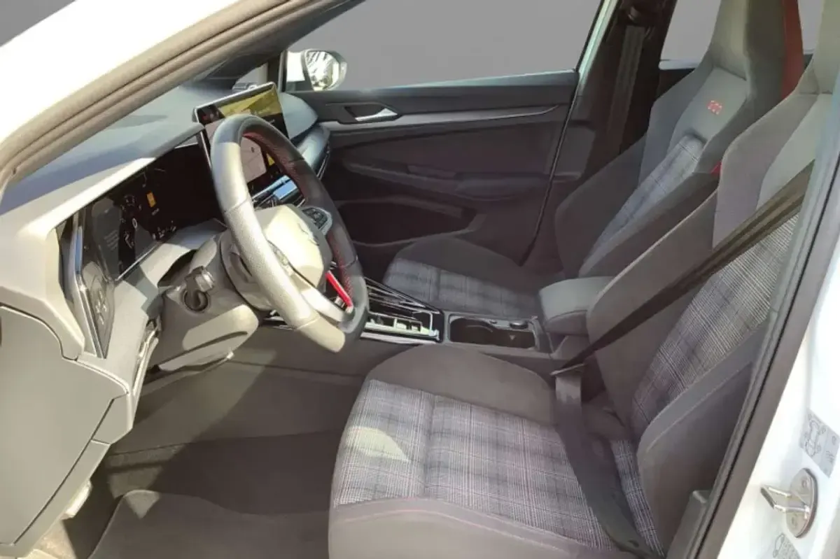 Usata VW Golf VIII GTI 265 CV (194 kW) 2025 Bianco Berlina