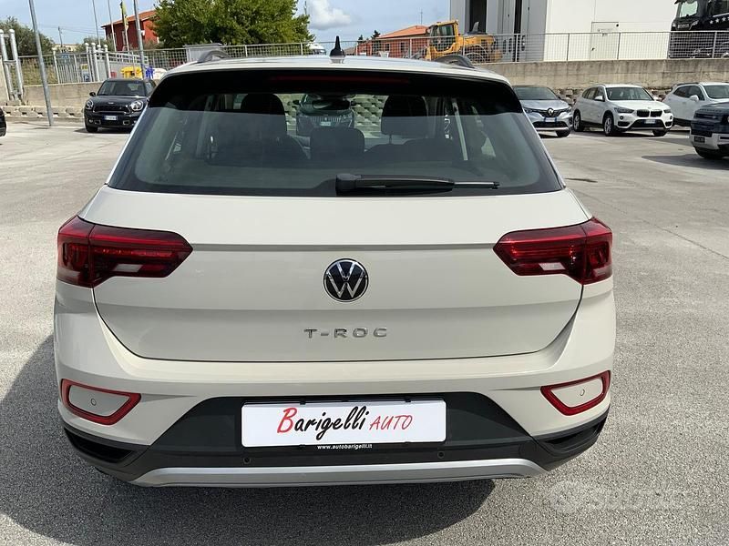 Usata VW T-Roc Life 110 CV (80 kW) 2022 Grigio SUV