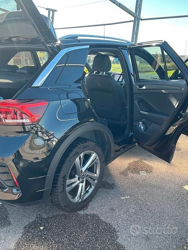 Usata VW T-Roc 150 CV (110 kW) 2023 Nero SUV