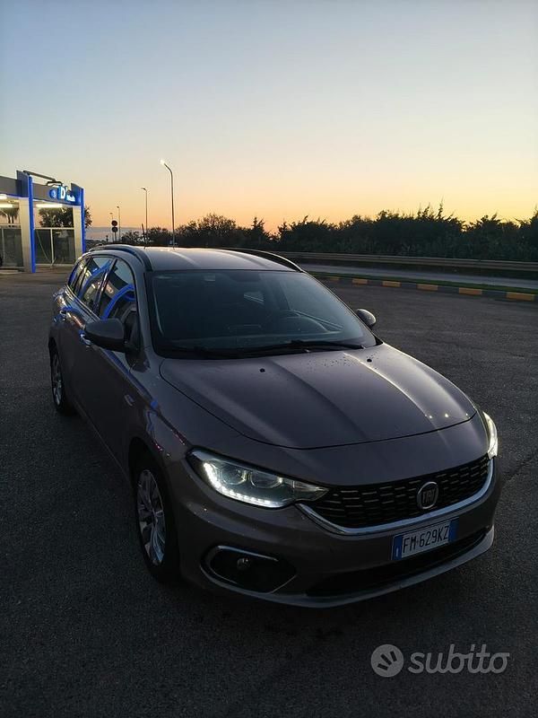 Usata Fiat Tipo 120 CV (88 kW) 2017 Marrone Station wagon