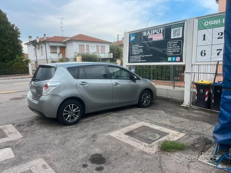 Usata Toyota Verso 2013 Grigio Monovolume