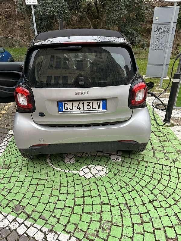 Usata Smart ForTwo Coupé Passion 41 kW (56 CV) 2022 Nero Utilitaria