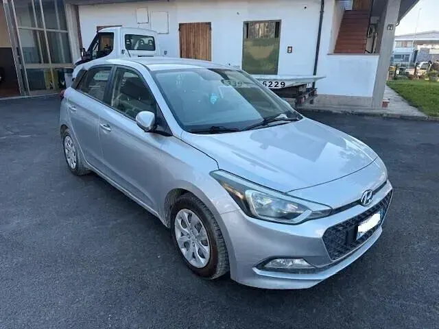 Usata Hyundai i20 Classic 75 CV (55 kW) 2015 Grigio Berlina