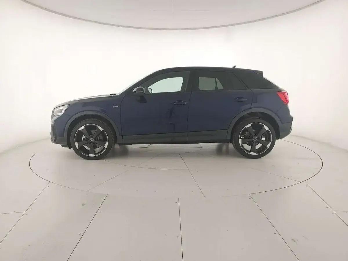 Nuova Audi Q2 S-Line 150 CV (110 kW) 2026 Blu navarra metallizzato SUV