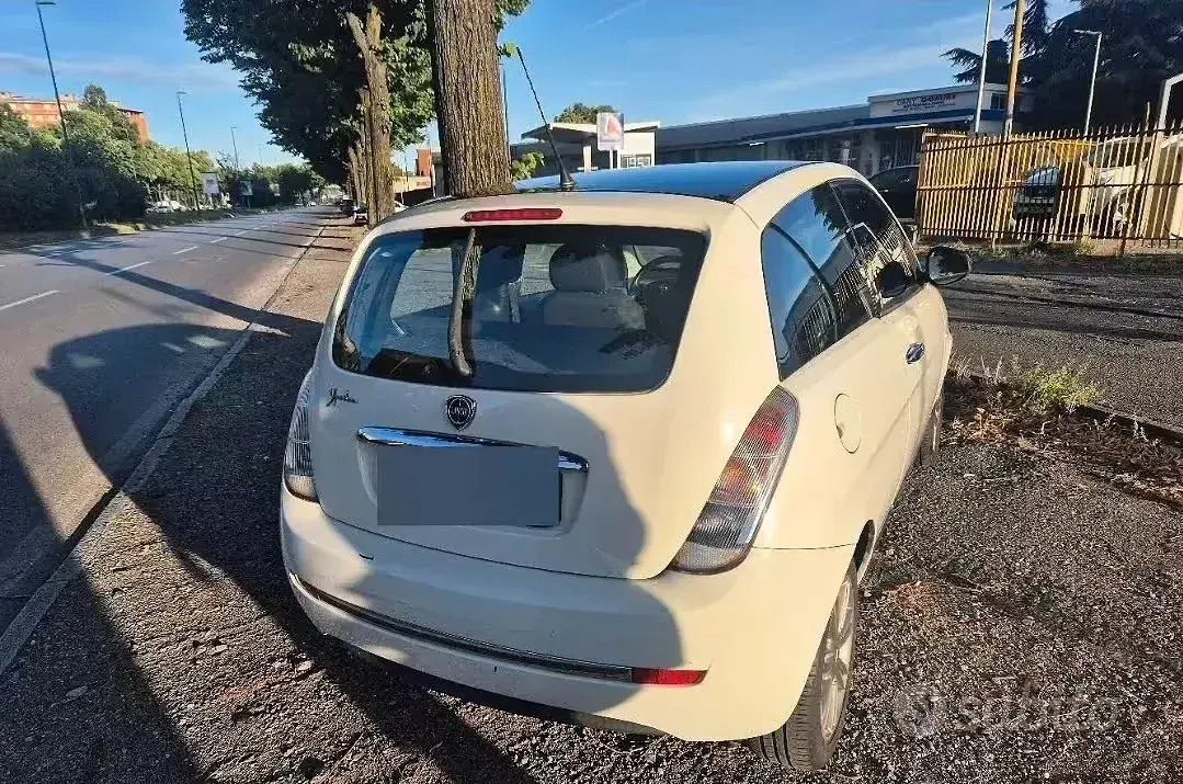 Usata Lancia Ypsilon 69 CV (50 kW) 2011 Bianco Utilitaria