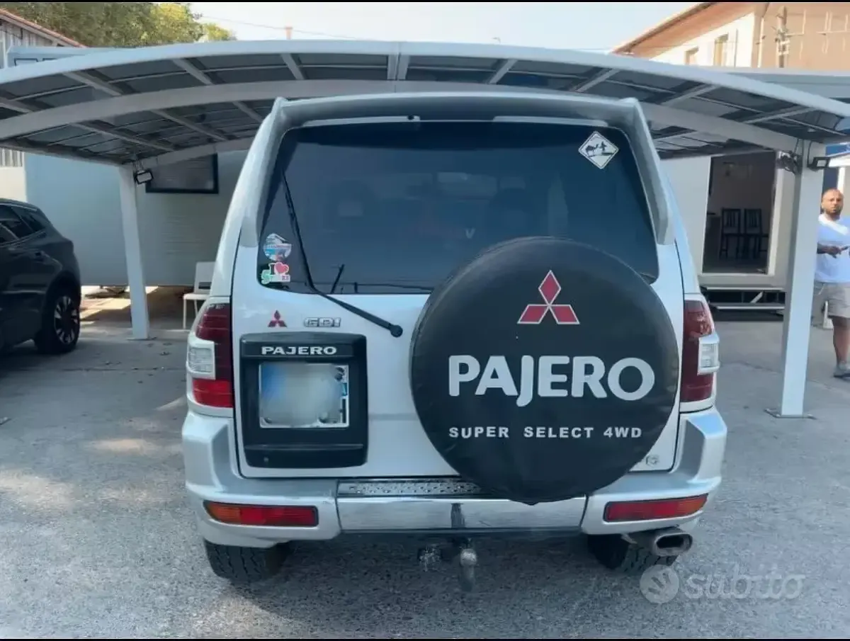 Usata Mitsubishi Pajero 202 CV (148 kW) 2002 Grigio SUV