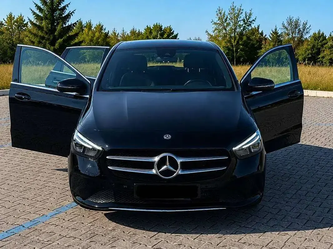 Usata Mercedes B180 116 CV (85 kW) 2020 Nero Utilitaria