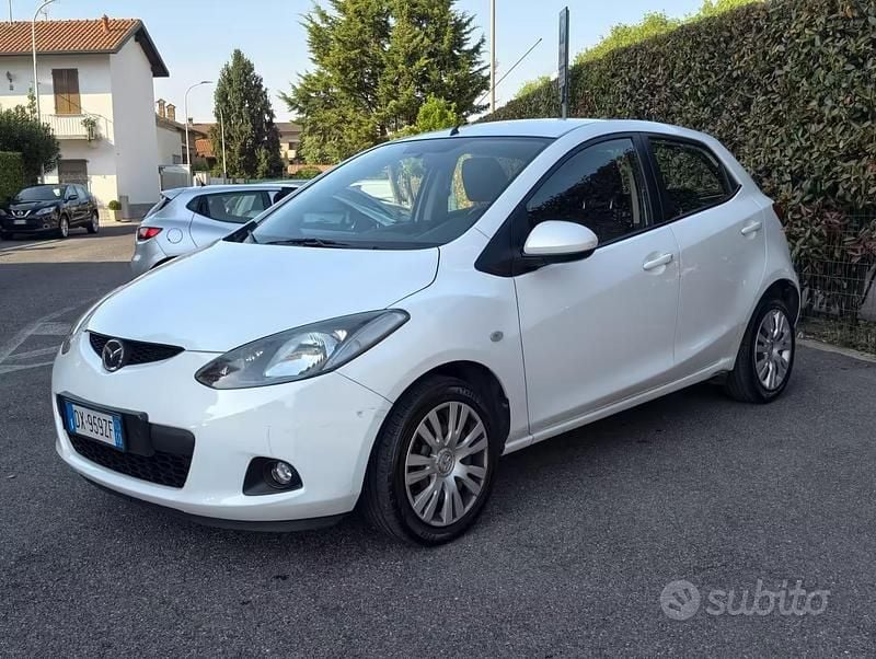 Usata Mazda 2 75 CV (55 kW) 2009 Bianco Utilitaria