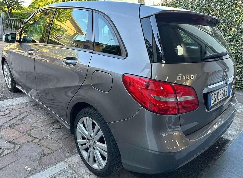 Usata Mercedes B180 Premium 109 CV (80 kW) 2013 Grigio Monovolume