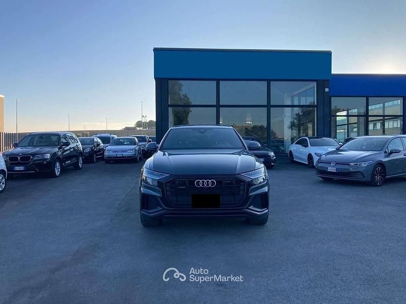 Usata Audi Q8 Sport 286 CV (210 kW) 2022 Grigio daytona SUV