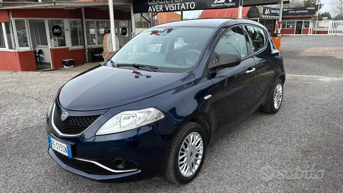 Usata Lancia Ypsilon Silver 69 CV (50 kW) 2016 Blu Utilitaria