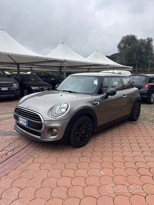 Usata Mini John Cooper Works Hype 95 CV (69 kW) 2018 Marrone Utilitaria