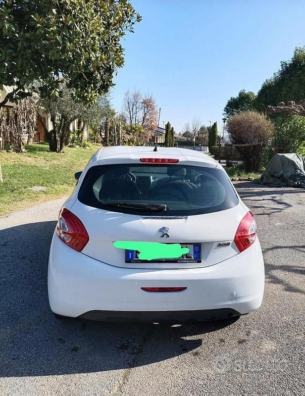 Usata Peugeot 208 2014 Utilitaria