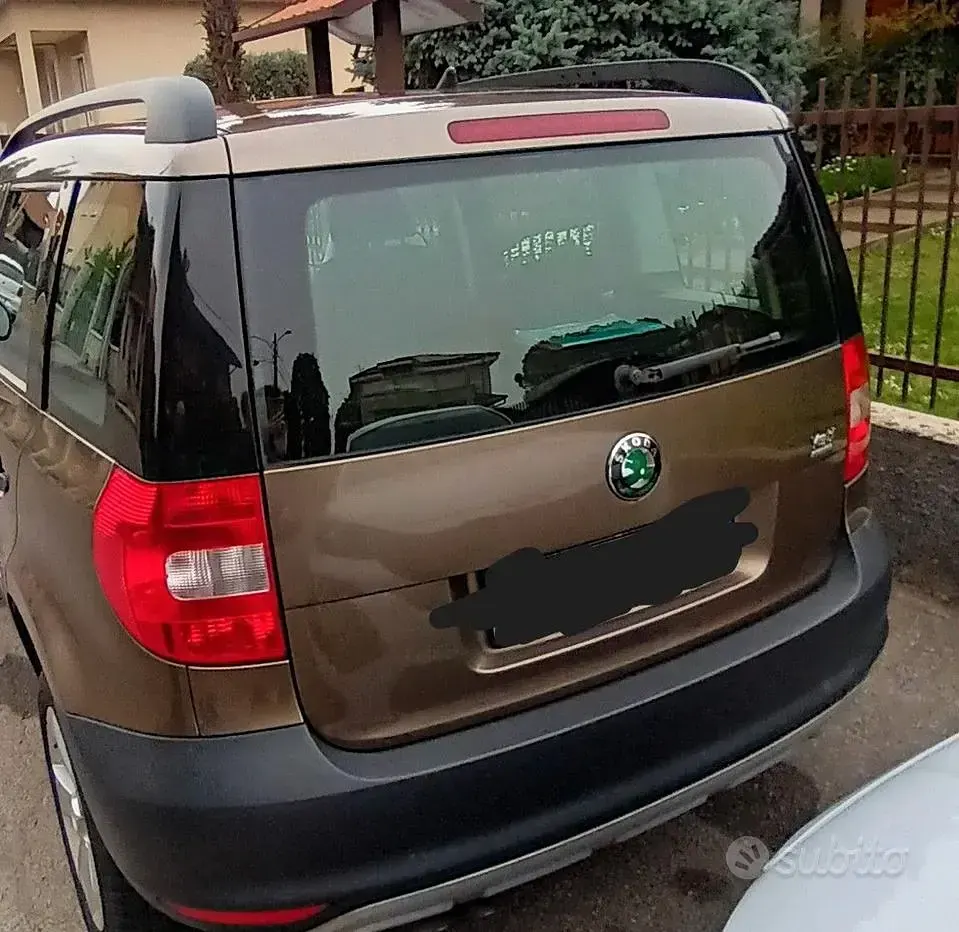 Usata Skoda Yeti 105 CV (77 kW) 2011 Marrone SUV