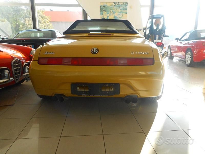 Usata Alfa Romeo Spider 155 CV (114 kW) 1998 Giallo Cabrio