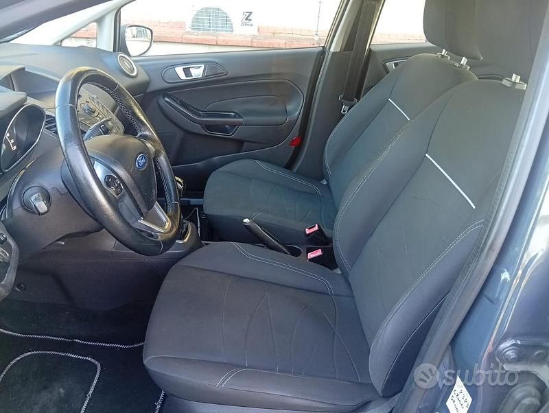 Usata Ford Fiesta 45 CV (33 kW) 2014 Grigio Utilitaria