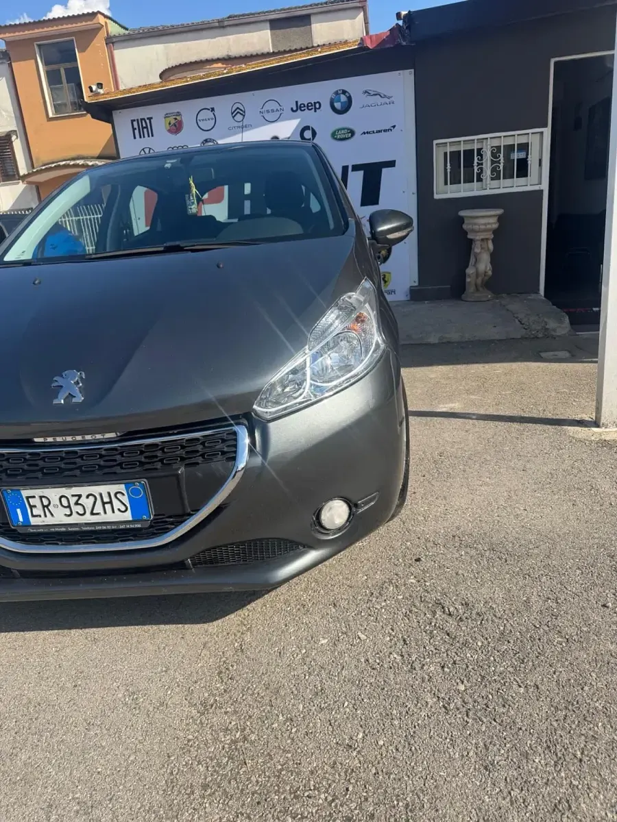 Usata Peugeot 208 Access 67 CV (49 kW) 2013 Grigio Utilitaria