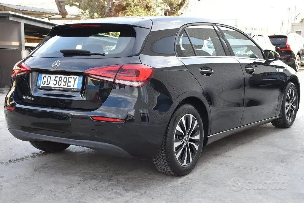 Usata Mercedes A180 Business 116 CV (85 kW) 2020 Nero Berlina