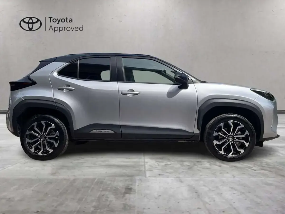 Usata Toyota Yaris Cross Trend 116 CV (85 kW) 2022 Grigio SUV