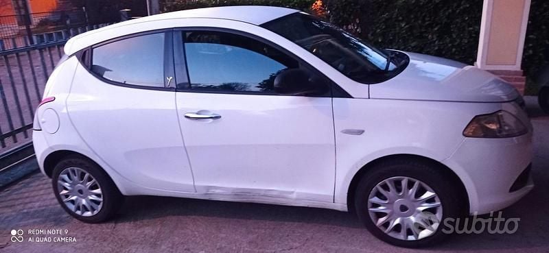 Usata Lancia Ypsilon Silver 95 CV (69 kW) 2015 Bianco Utilitaria