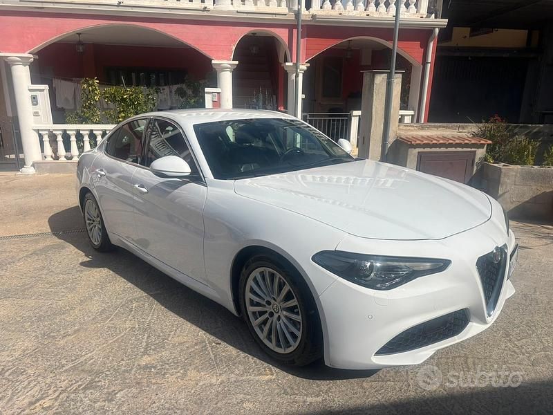 Usata Alfa Romeo Giulia Super 150 CV (110 kW) 2017 Bianco Berlina