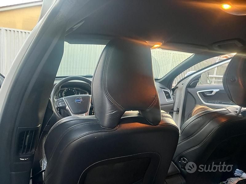 Usata Volvo XC60 R-Design Momentum 136 CV (100 kW) 2013 Bianco SUV