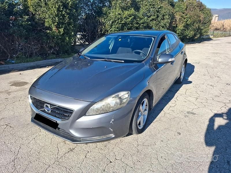 Usata Volvo V40 Business Edition 114 CV (83 kW) 2015 Grigio Berlina