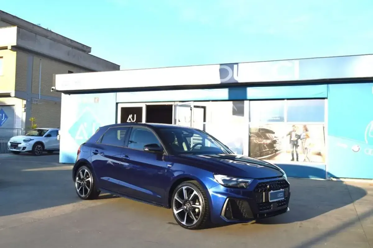 Usata Audi A1 116 CV (85 kW) 2025 Blu tetto nero SUV