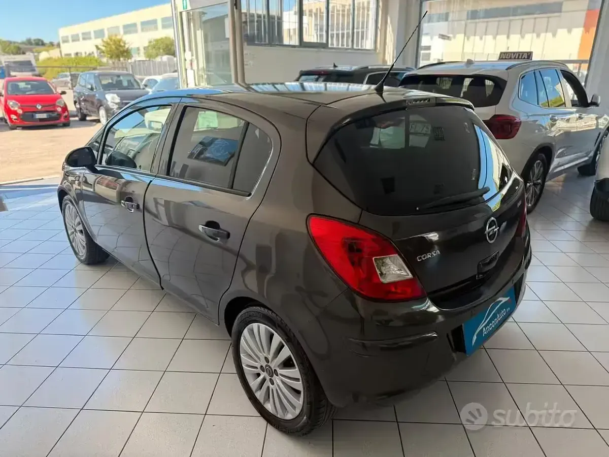Usata Opel Corsa 86 CV (63 kW) 2013 Grigio Utilitaria