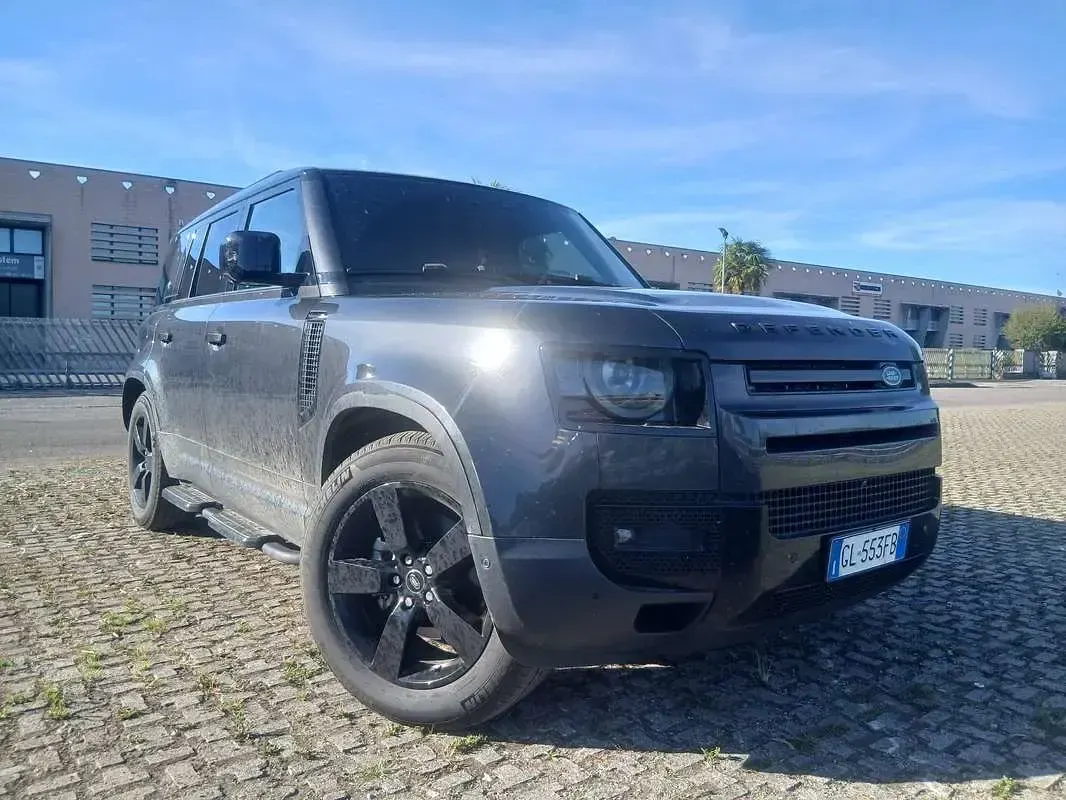 Usata Land Rover Defender SE 200 CV (147 kW) 2022 Grigio SUV