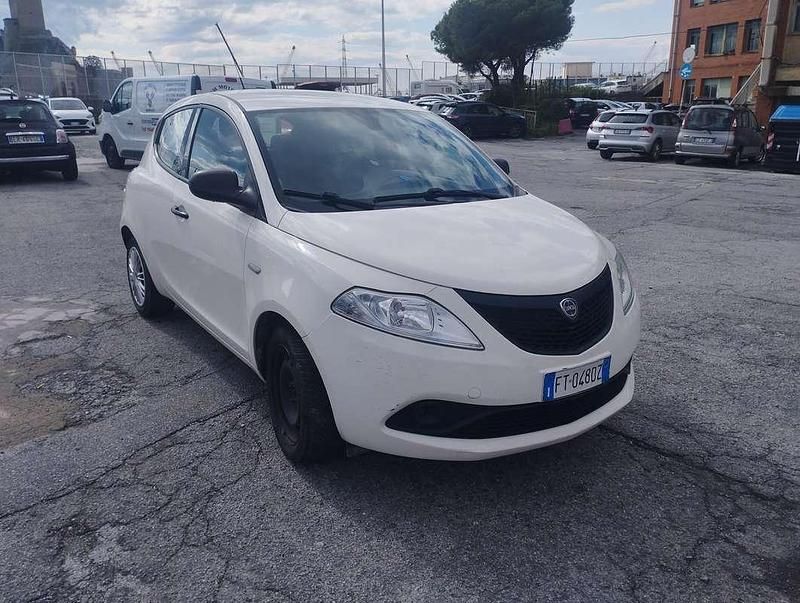 Usata Lancia Ypsilon 69 CV (50 kW) 2018 Bianco Utilitaria