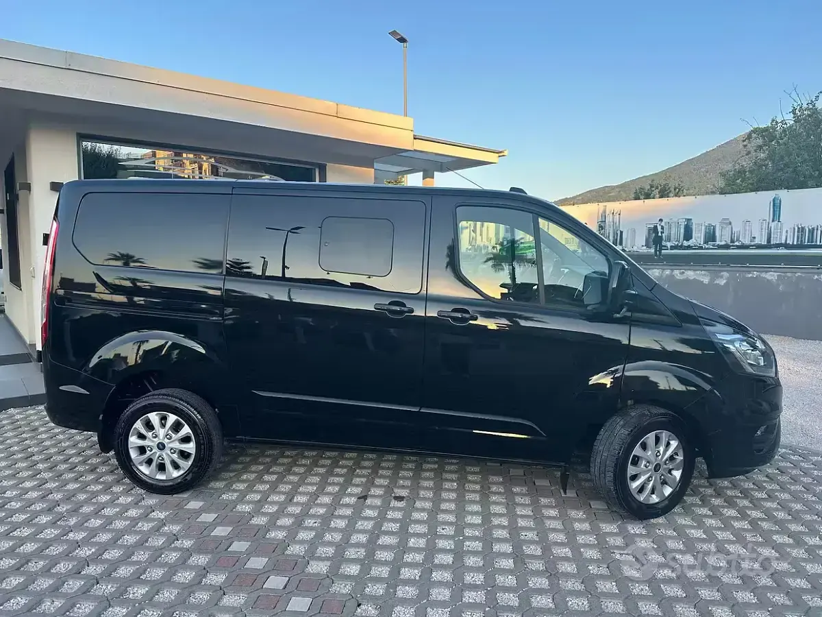 Usata Ford Transit Custom Titanium 131 CV (96 kW) 2021 Nero Berlina