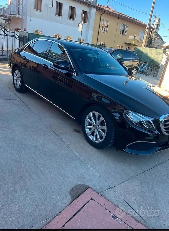 Usata Mercedes E220 Premium 194 CV (142 kW) 2018 Nero Station wagon