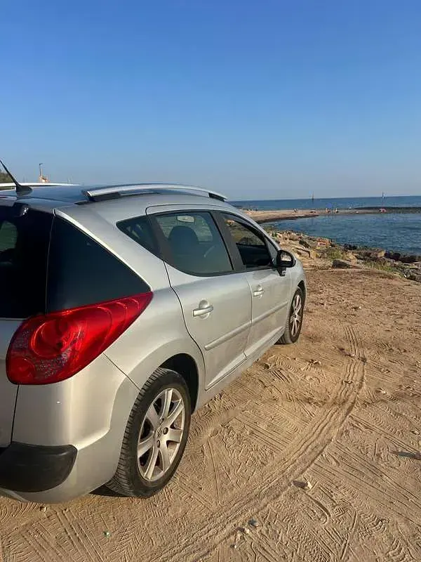 Usata Peugeot 207 Outdoor Outdoor 90 CV (66 kW) 2008 Argento Station wagon