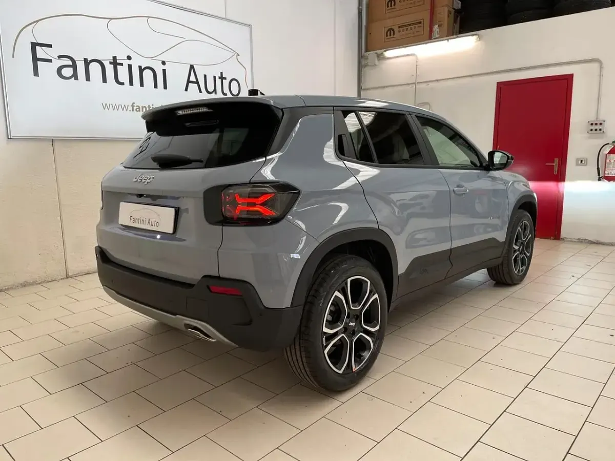 Nuova Jeep Avenger Summit 100 CV (73 kW) 2026 Grigio SUV