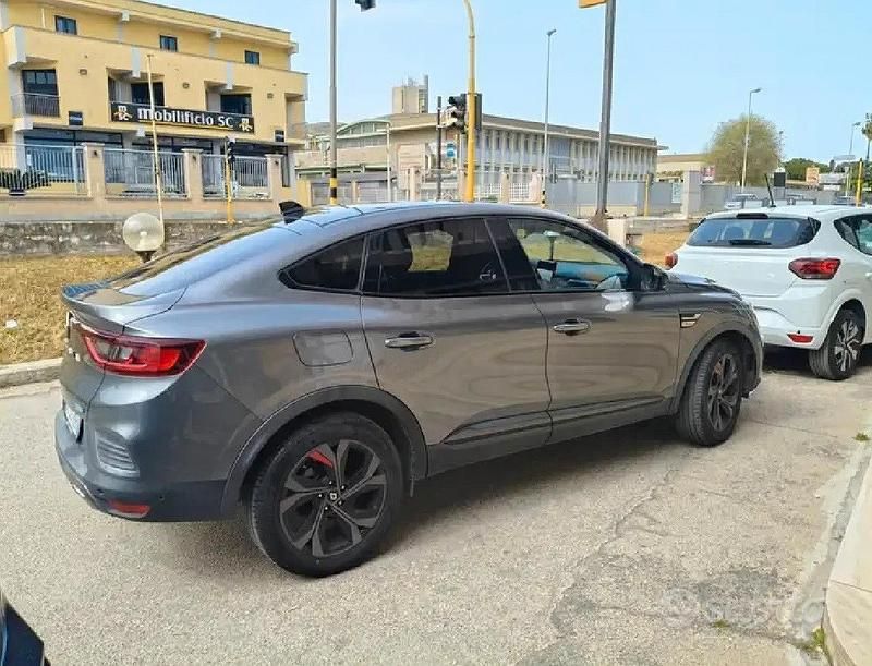 Usata Renault Arkana 94 CV (69 kW) 2022 Grigio SUV