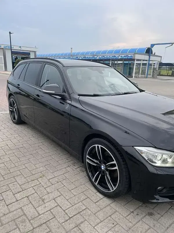 Usata BMW 318 Sport Line 143 CV (105 kW) 2014 Station wagon