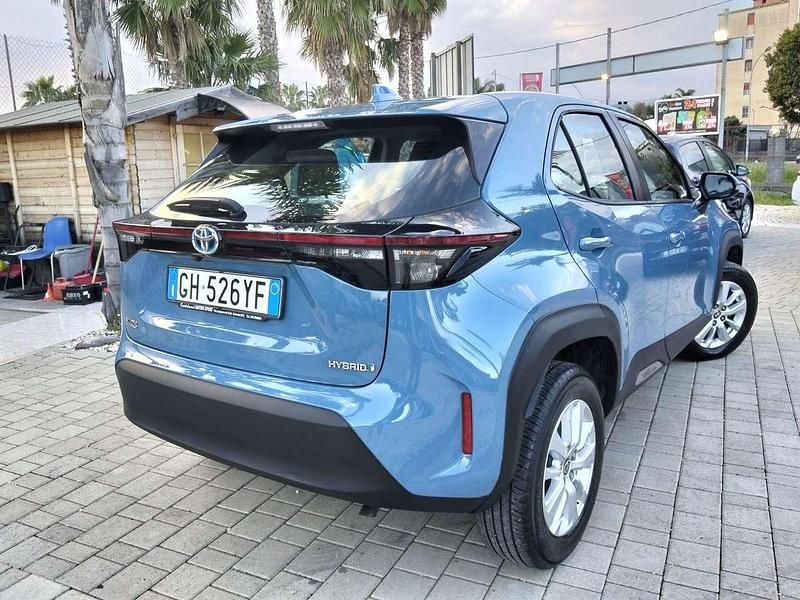 Usata Toyota Yaris Cross Active 92 CV (67 kW) 2022 Blu/azzurro SUV