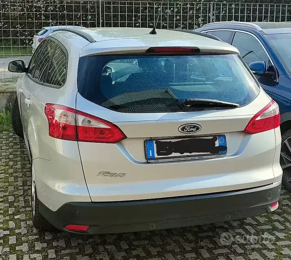 Usata Ford Focus 95 CV (69 kW) 2011 Grigio Station wagon