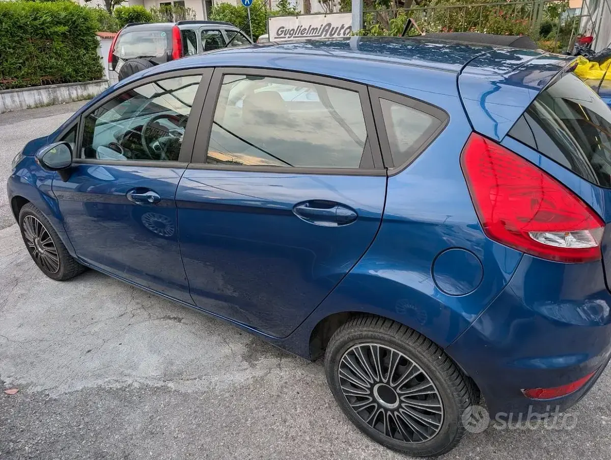 Begagnad Ford Fiesta 82 HK (60 kW) 2009 Blå Sedan